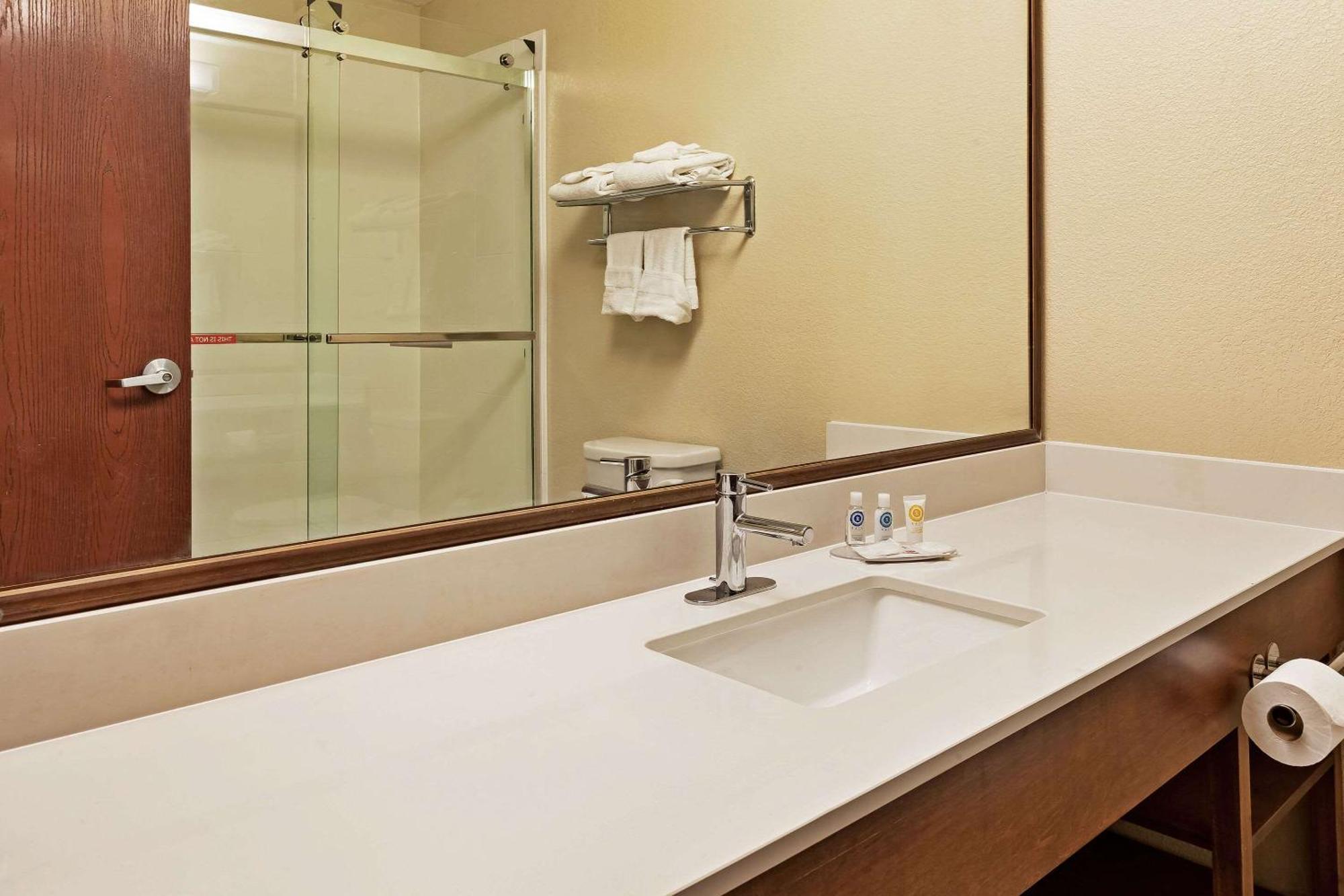 Comfort Inn Whitehall Near Michigan'S Adventure Luaran gambar